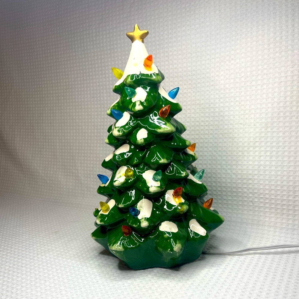 Vintage 1970s Ceramic Lighted Bulb Christmas Tree 11in Tabletop Decor Lamp snow